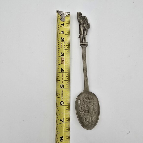 Vintage Pewter Souvenir Spoon Soldier Handle Etched Scene Embossed Pre-Owned - Picture 6 of 6